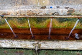 Minerální pramen u cesty v Sâncrăieni (2024)