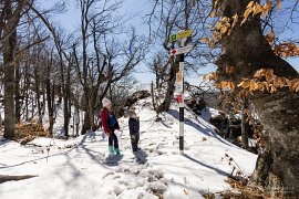 Turistický rozcestník poblíž Oašské sfingy (2025)
