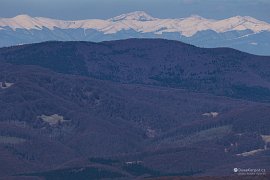 Vlevo hora Topas na polonině Krásná, uprostřed Strimba, vpravo Ruža a Syhlanskyj (2025)