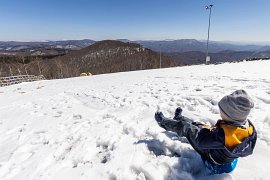 Jarní vrcholové lopatování na zbytcích sněhu (2025)