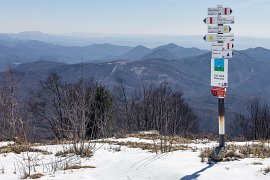 Vrcholový rozcestník na Pietroase (2025)