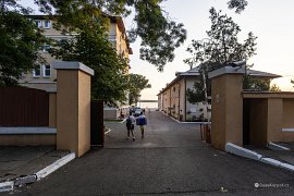 Veřejnosti uzavřené rekreační středisko ministerstva obrany na břehu jezera (2025)
