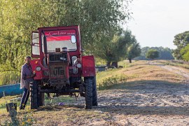 Traktor je do zdejšího terénu ideální (2024)