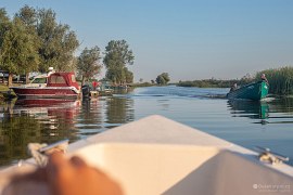 Vodní sanitka - člun na převoz pacientů přistavený u přístaviště v Letei (2024)