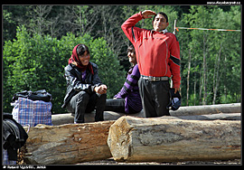 Maramureš - přátelští dřevaři v osadě Șuligu v údolí řeky Vaser