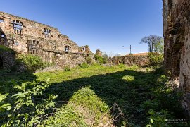 Uprostřed pevnosti (2025)