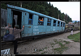 Lesní železnice Vișeu de Sus - nástup do ranního dělnického vlaku