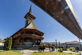 Dřevěný kostel v části Luna (2025)