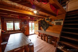 Společenská místnost v chatě (2024)