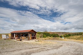 Parkoviště v geoparku a prodejna suvenýrů (2024)