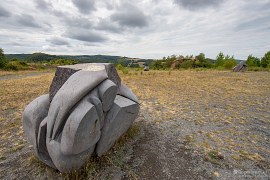 Socha z krásně vyhlazeného sopečného kamene (2024)