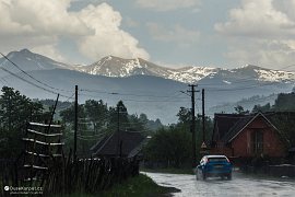 Zasněžená Rodna pohledem z podhůří Munții Țibleș (2018)