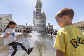 Vodní hrátky před Administrativním palácem (2025)