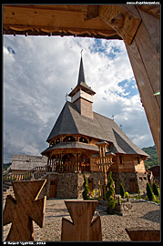 Vișeu de Sus - dřevěný kostel sv. Petra a Pavla (Biserica Sfintii Apostoli Petru si Pavel)