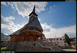 Vișeu de Sus - dřevěný kostel sv. Petra a Pavla (Biserica Sfintii Apostoli Petru si Pavel)