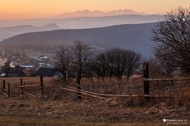 Výhled od obce Dúbrava na Vysoké Tatry (2019)