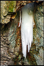 Silická ľadnica - ledový krápník u vstupu do jeskyně