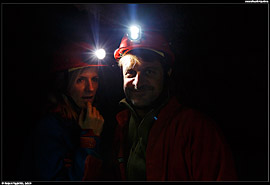Turisté v Krásnohorské jeskyni