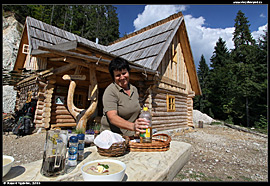 Původní Chata Burda pod Fabovou holí a jeho usměvavá hospodářka Erika Demešová