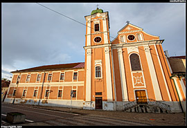 Kostel (kostol) sv. Anny na hlavním náměstí