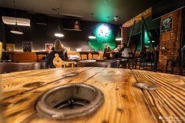 Restaurace a bar s nočním životem Zelený strom (2023)