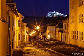 Osvětlený Spišský hrad dotváří působivou středověkou atmosféru (2019)