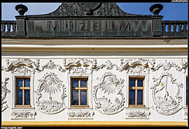 Muzeum Spiše (Múzeum Spiša), detail zdobené fasády Provinčního domu