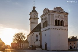 Gotický kostel s renesanční zvonicí (2019)
