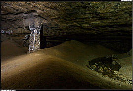 Umělá jeskyně na ryolit nad osadou Kysihýbeľ