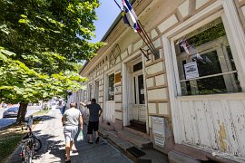 Knihovna a typická ulice v centru (2025)
