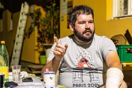 Příjemný hostitel Emanuel Veverica (2025)