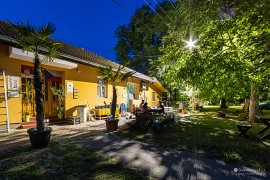Večerní posezení před Českým domem, na ten klid budete ještě dlouho vzpomínat (2025)