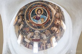 Krásně zdobená kupole kostela (2025)