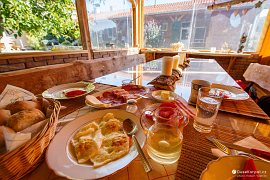 Vynikající snídaně s místními produkty v ubytování Milevkini Dvori (2019)
