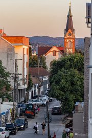 Katolický kostel sv. Alžběty maďarské (Црква Свете Елизабете Угарске), v pozadí Fruška gora (2025)