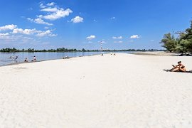 Široké písečné pláže nabízí spoustu prostoru k opalování (2025)