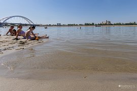 Oficirska Plaža má krásný písek, horší je to s čistotou Dunaje pod Novým Sadem (2025)