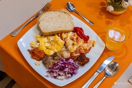 Snídaně nám moc chutnala:) A přidat si můžete, jak chcete (2025)