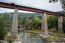 Železniční most přes řeku Prut v Jaremči (v minulosti zde stál krásný kamenný viadukt, do současnosti se však nezachoval) (2013)
