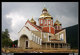 Řeckokatolický kostel Narození Jana Křtitele v době výstavby (2007)