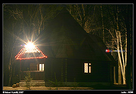 Stylová koliba (колиба) v Jasini v noci (2007)