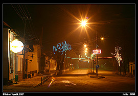 Centrum městečka, vlevo kavárna Meridian (Меридіан) (2007)