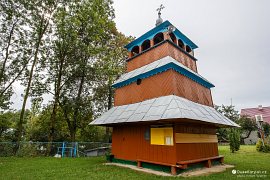 Molodkiv - dřevěná zvonice u kostela (2013)