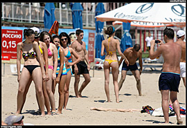 Oděsa (Одеса) - skupinová fotografie dívek na pláži