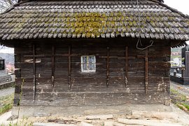 Kříže na stěně kostela (2025)