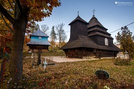 Dřevěná zvonice a kostel (2017)